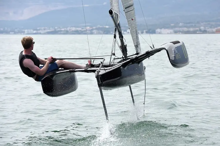 Flying Mantis foiling trimaran