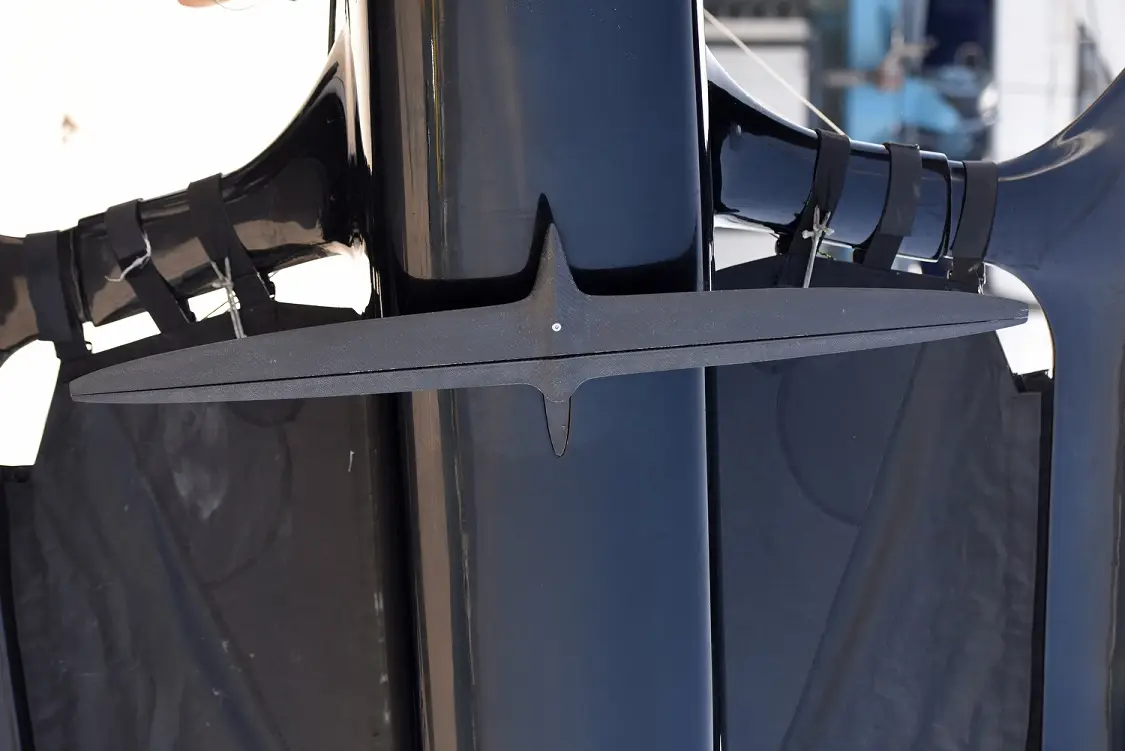 Flying Mantis foiling trimaran