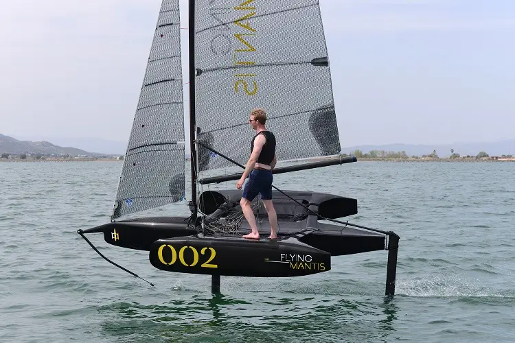 Flying Mantis foiling trimaran